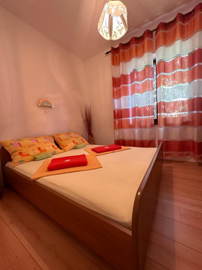Apartmani Tariba Banjol Esterno foto