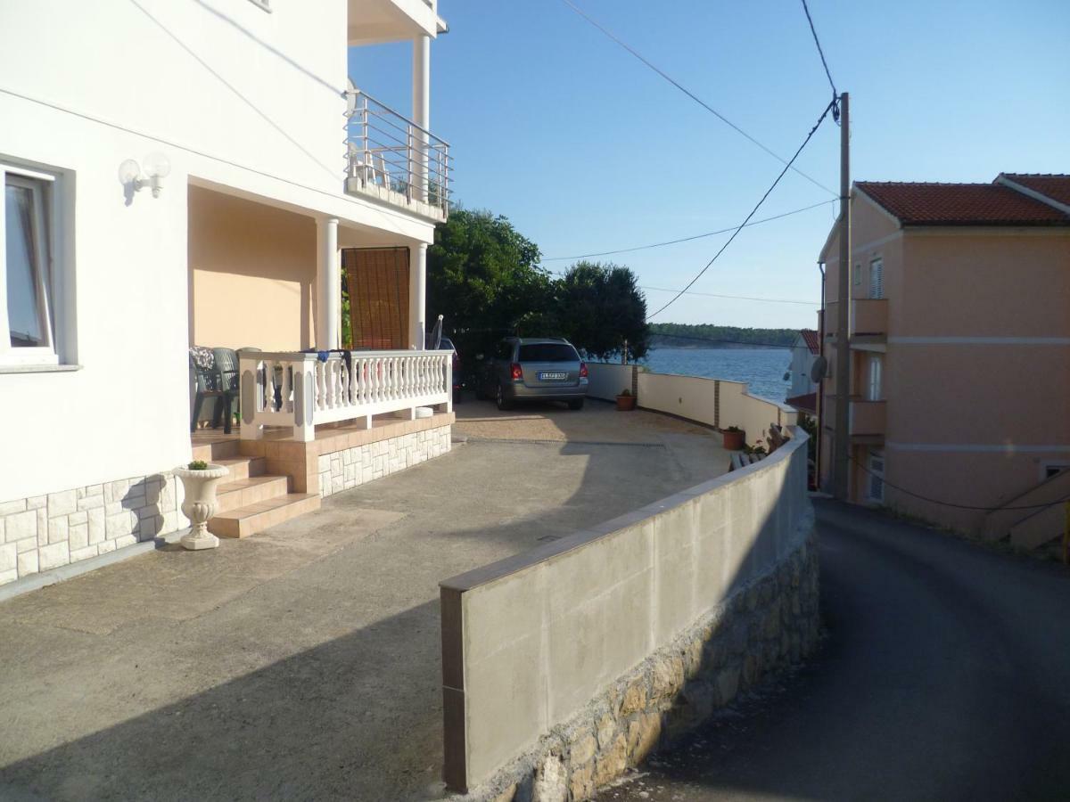 Apartmani Tariba Banjol Esterno foto